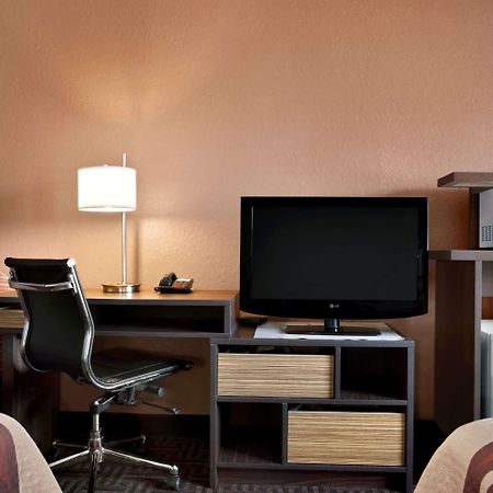 Rodeway Inn Ефингам Екстериор снимка
