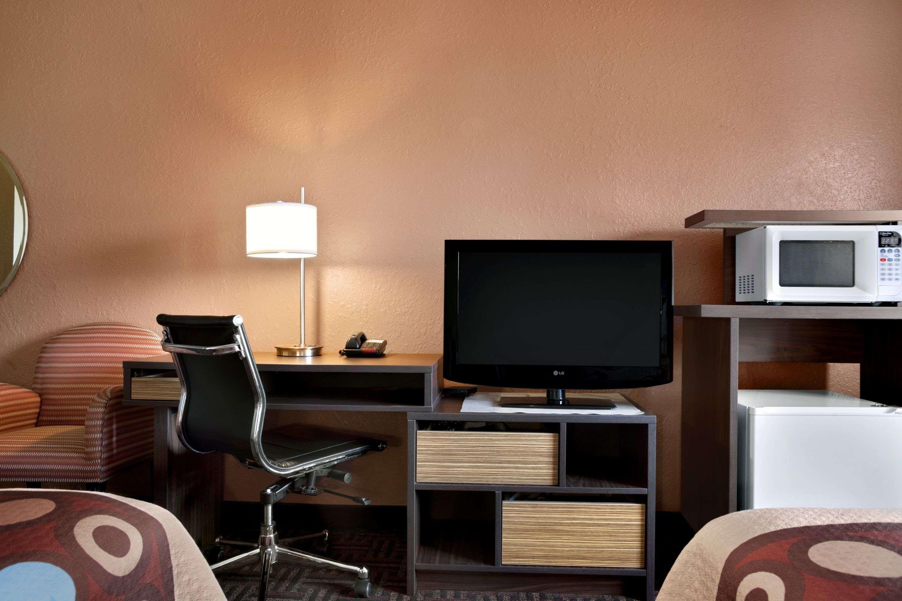 Rodeway Inn Ефингам Екстериор снимка