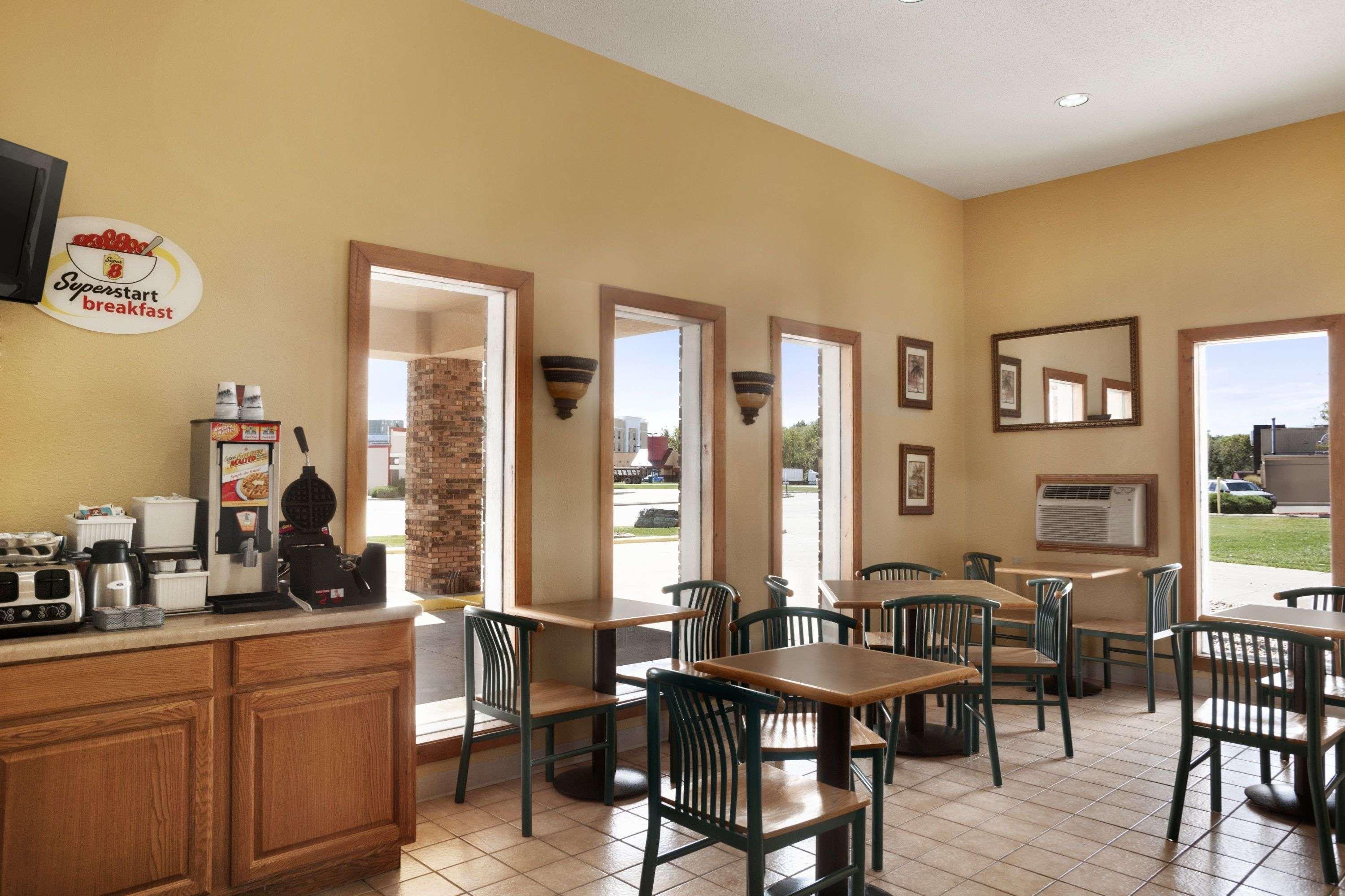 Rodeway Inn Ефингам Екстериор снимка
