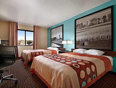 Rodeway Inn Ефингам Екстериор снимка